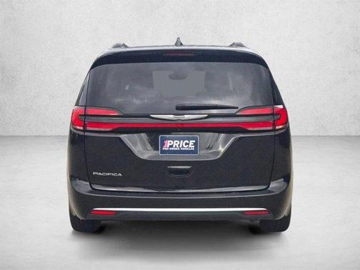 Brilliant Black Crystal Pearlcoat 2022 Chrysler Pacifica Touring-L
