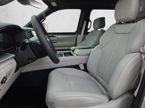 2025 Jeep Wagoneer Base