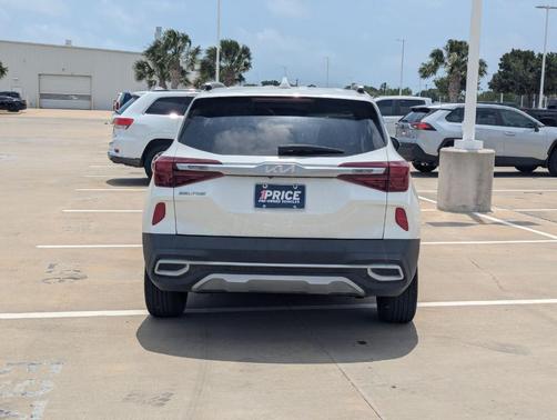 Snow White Pearl 2022 Kia Seltos EX