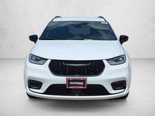Bright White Clearcoat 2026 Chrysler Pacifica Select