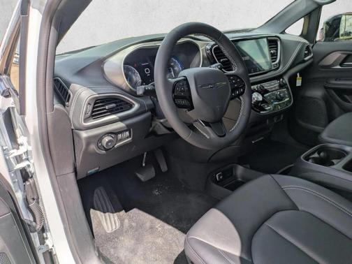 Bright White Clearcoat 2026 Chrysler Pacifica Select
