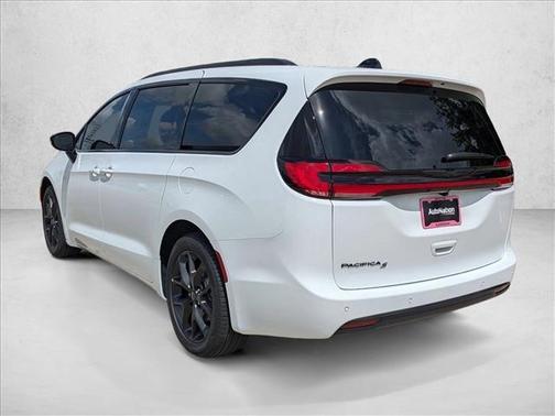 Bright White Clearcoat 2026 Chrysler Pacifica Select