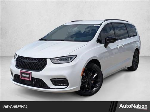 Bright White Clearcoat 2026 Chrysler Pacifica Select