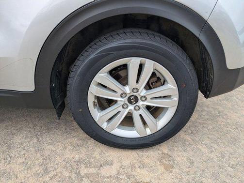 Sparkling Silver 2019 Kia Sportage LX