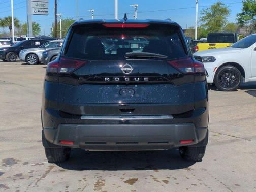 2025 Nissan Rogue SV