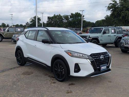 2023 Nissan Kicks SR