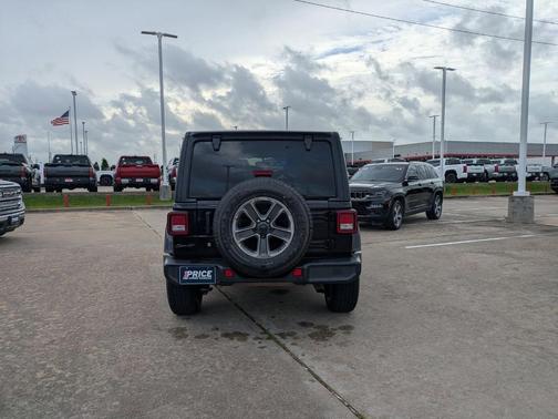 Black Clearcoat 2020 Jeep Wrangler Unlimited Sahara