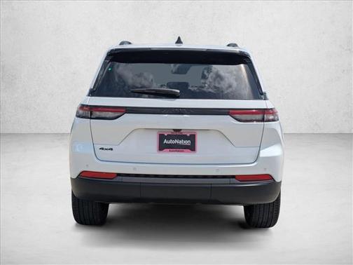 Bright White Clearcoat 2026 Jeep Grand Cherokee Limited