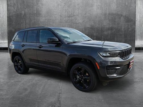 2025 Jeep Grand Cherokee Laredo