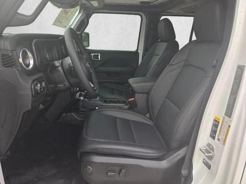Bright White Clearcoat 2026 Jeep Gladiator Texas Trail
