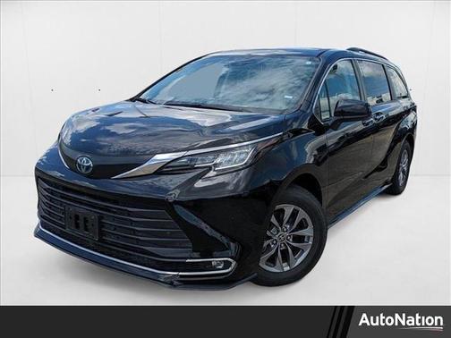 2023 Toyota Sienna XLE