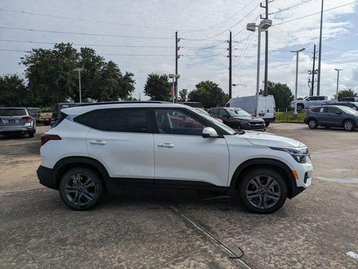 2023 Kia Seltos S