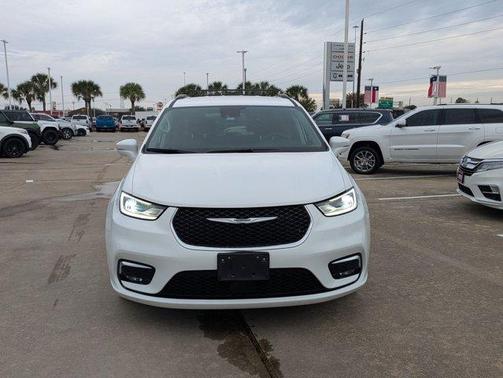 2022 Chrysler Pacifica Touring-L