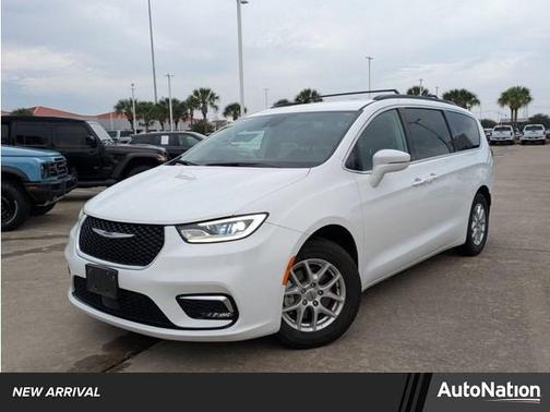 2022 Chrysler Pacifica Touring-L