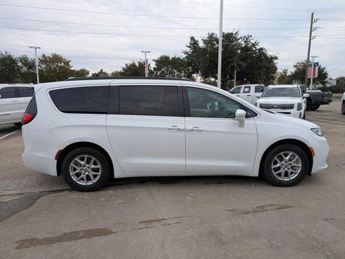 2022 Chrysler Pacifica Touring-L