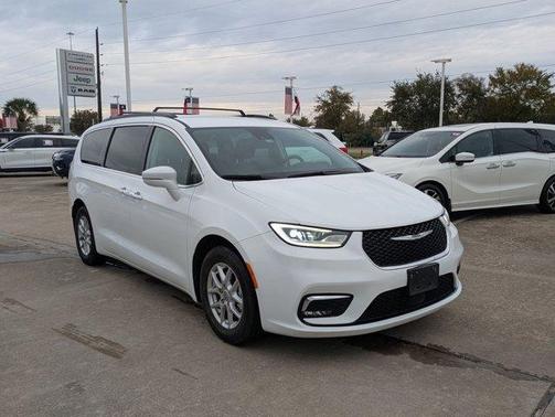 2022 Chrysler Pacifica Touring-L