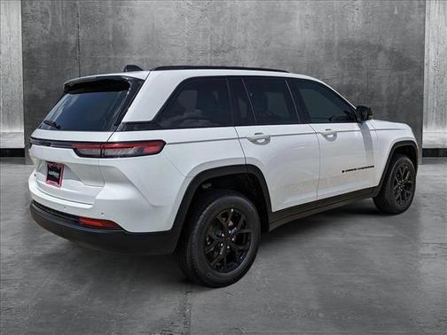 2025 Jeep Grand Cherokee Laredo