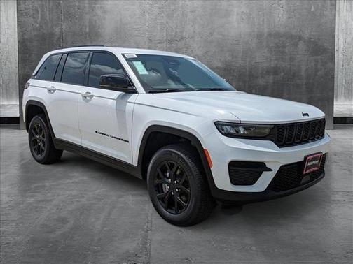 2025 Jeep Grand Cherokee Laredo