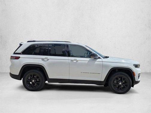 Bright White Clearcoat 2022 Jeep Grand Cherokee Limited