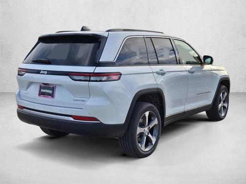 Bright White Clearcoat 2026 Jeep Grand Cherokee Limited