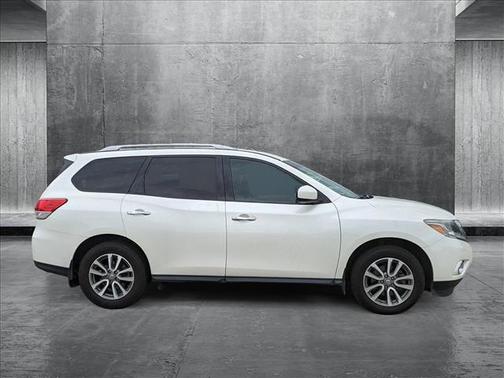 2016 Nissan Pathfinder SV