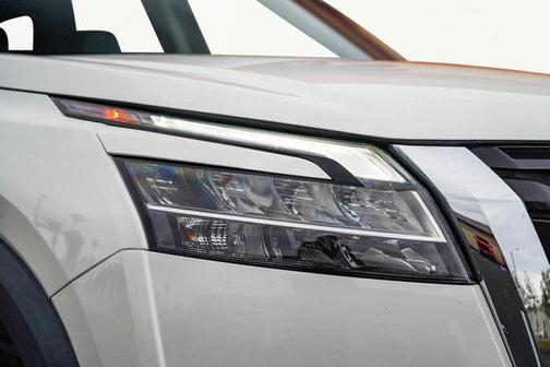 2023 Nissan Pathfinder SL FWD