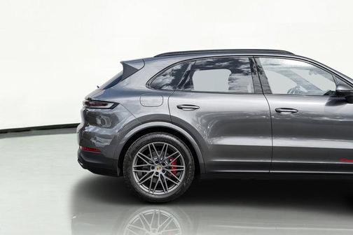 2024 Porsche Cayenne S