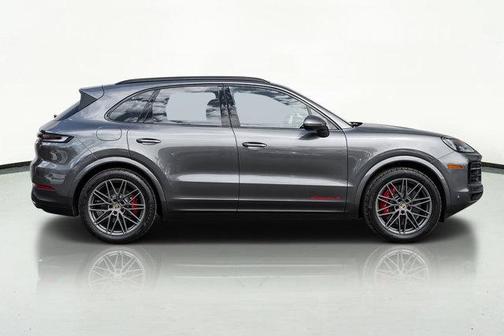 2024 Porsche Cayenne S