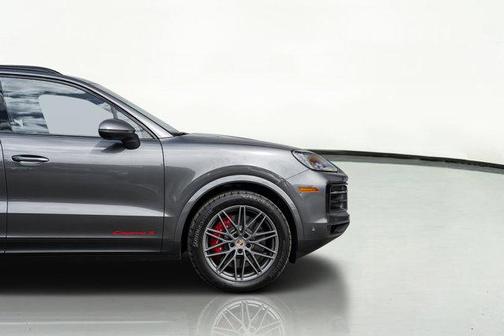2024 Porsche Cayenne S