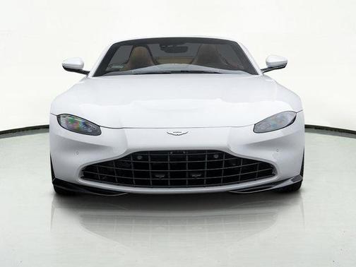 2021 Aston Martin Vantage Base
