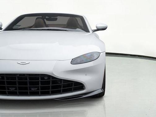 2021 Aston Martin Vantage Base