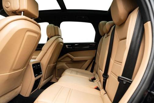 2024 Porsche Cayenne Base