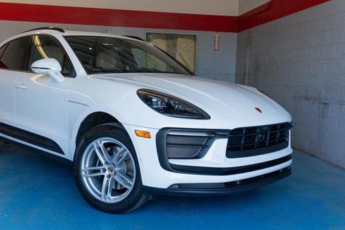 2022 Porsche Macan Base
