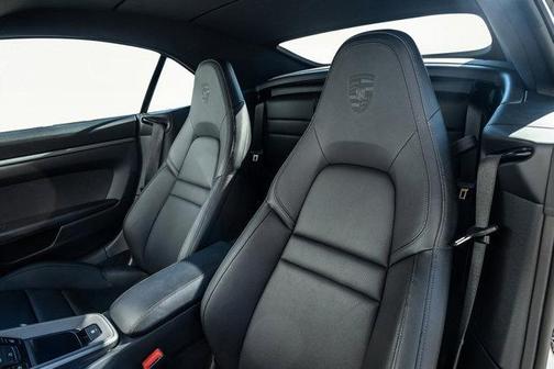 2022 Porsche 911 Carrera