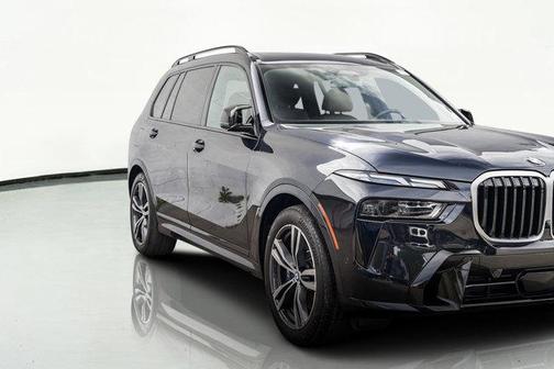 2023 BMW X7 M60i