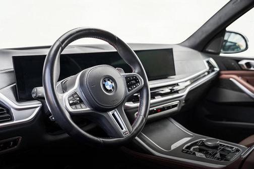 2023 BMW X7 M60i
