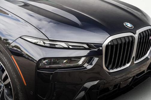 2023 BMW X7 M60i