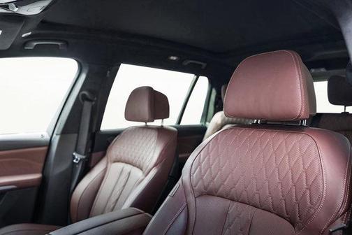 2023 BMW X7 M60i