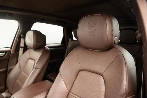 2023 Porsche Cayenne Platinum Edition