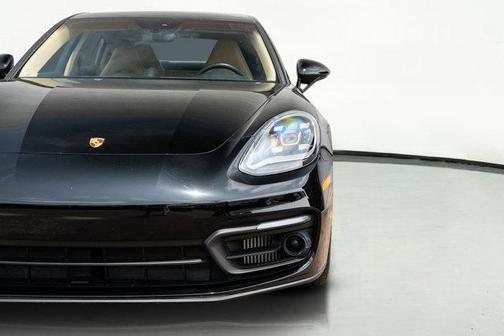 2022 Porsche Panamera 4