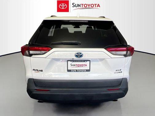 2021 Toyota RAV4 Hybrid XLE
