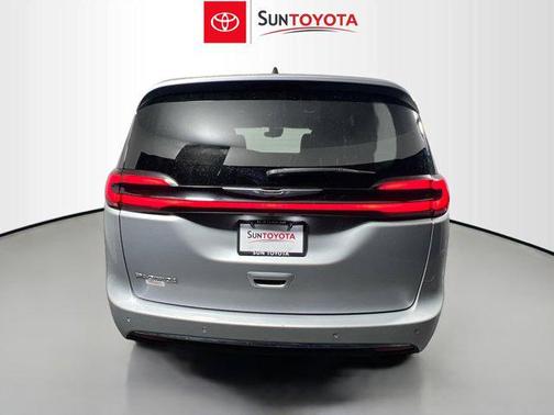 Silver Mist Clearcoat 2024 Chrysler Pacifica Touring L