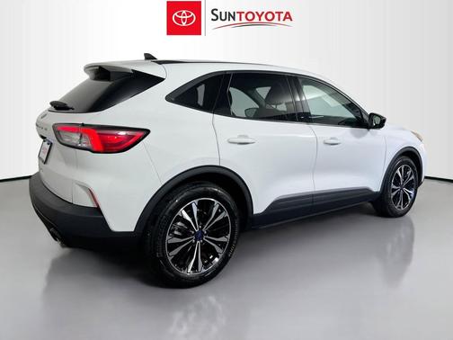 OXFORD WHITE 2022 Ford Escape SE
