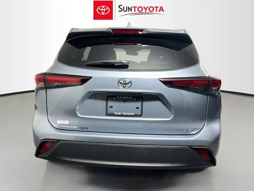 Moon Dust 2024 Toyota Highlander XLE
