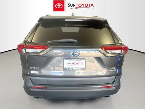 2020 Toyota RAV4 Hybrid XLE