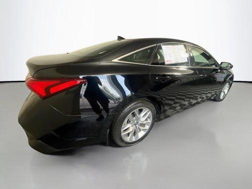 2022 Toyota Avalon Hybrid XLE Plus