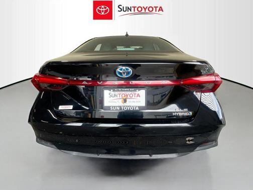 2022 Toyota Avalon Hybrid XLE Plus