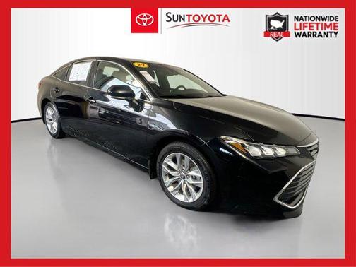 2022 Toyota Avalon Hybrid XLE Plus