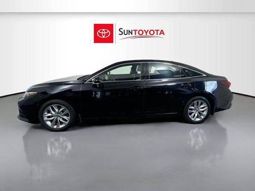 2022 Toyota Avalon Hybrid XLE Plus