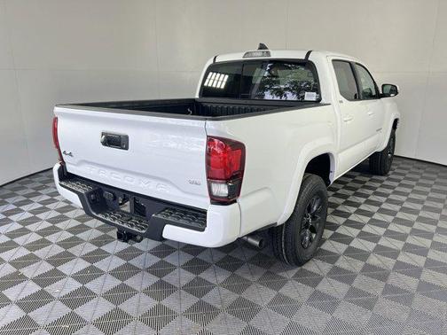 Ice Cap 2023 Toyota Tacoma SR5